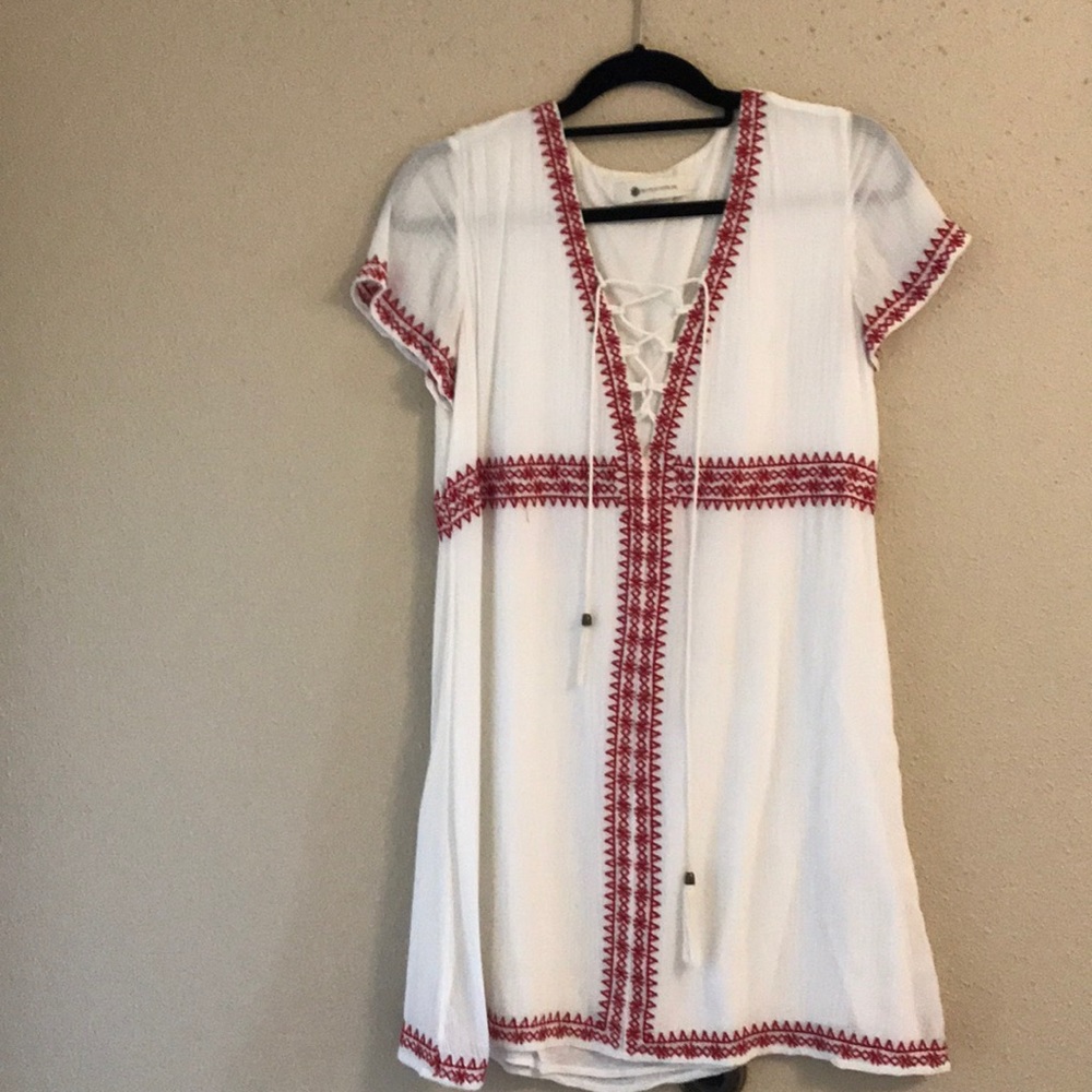 white short sleeve dress
